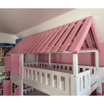 Platzsparendes Etagenbett mit Treppe und seitlicher Rutsche im Kinderzimmer in Graz